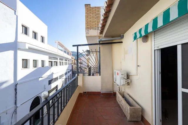 Casa de 5 plantas con 6 dormitorios, terrazas y vistas en Lanjarón – Granada — 34