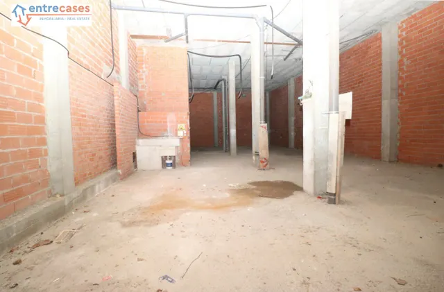 CUATRO LOCALES EN JUAN VIRUELA — 2