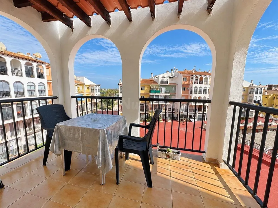 Precioso apartamento totalmente reformado con vistas al mar, ideal para parejas