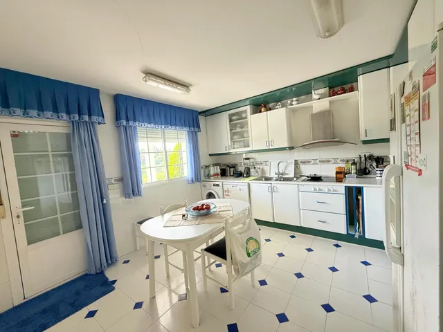 VENTA EN PLENO DOMINIO · Gran chalet de 545 m2 con placas solares y parcela privada de 3.000 m2 · Boadilla del Monte — 10