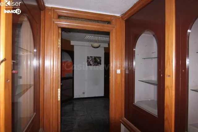 Ekiser alquila local en Calle Santo Domingo - foto 4