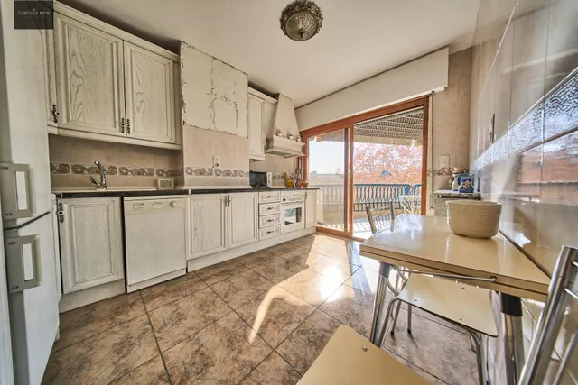 Residencia exclusiva en Paseo del Salón con vistas despejadas — 33