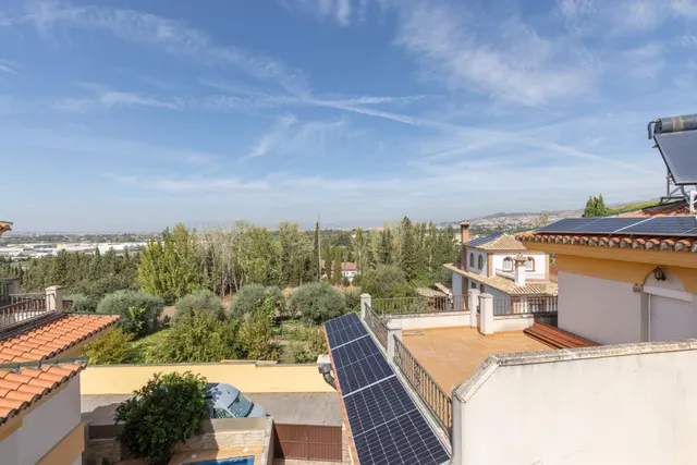 ADOSADA CON 4 DORMITORIOS, AMPLIAS TERRAZAS Y VISTAS A GRANADA Y SIERRA NEVADA — 36