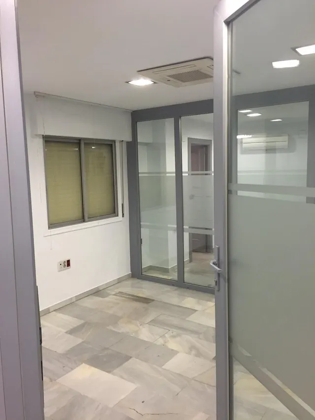 Oficina en venta en avenida gran capitán, Córdoba | 229 m2 | 6 despachos | precio negociable — 6