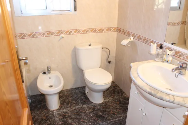 Te ofrecemos este chalet con casa de 200 metros cuadrados y 5.500 metros cuadrados de parcela! — 22