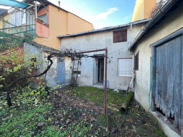 SE VENDE CASA CON TERRENO EN CASCO ANTIGUO — 9