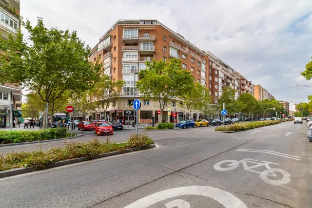 LOCAL COMERCIAL REFORMADO EN CALLE EDGAR NEVILLE — 20