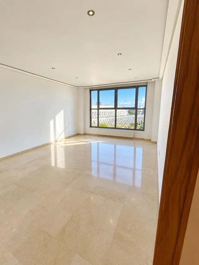 Piso de 3 habitaciones con piscina y garaje junto a Ciudad de las Artes — 8