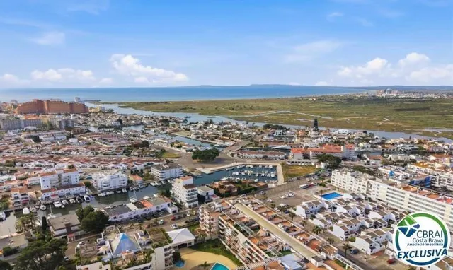 Ático de 61 m2, con 60 m2 de terraza-solarium, LICENCIA TURISTICA. — 40