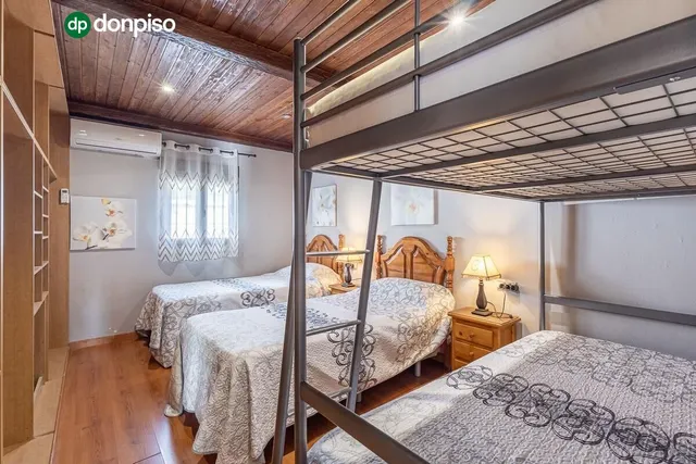 Chalet independiente con pozo propio y placas solares — 19