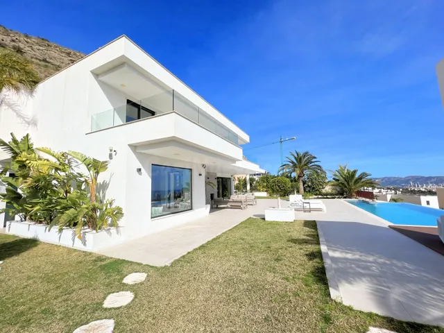 Villa de lujo con vistas únicas en Finestrat - foto 3