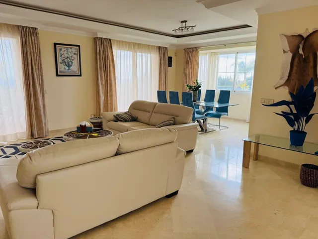 Villa de 5 dormitorios y 5 baños en Casares — 12