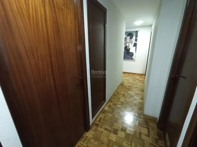 Interesante piso, incluye plaza de garaje, Sector Universidad. — 23