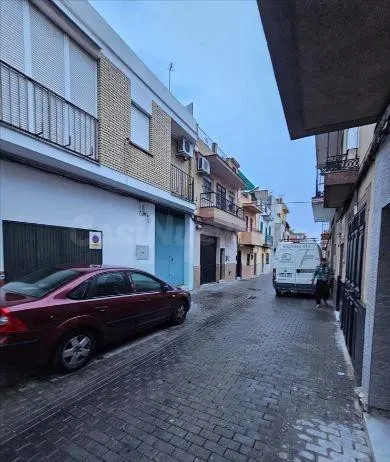 SE VENDE casa OKUPA en C Lorenzo De Cepeda de Sevilla - foto 2