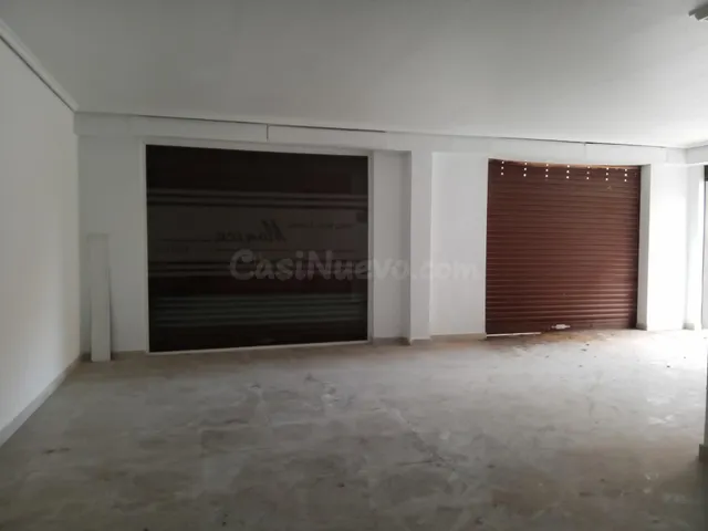 Amplio Local Comercial en Esquina - Ideal para Oficinas o Ac