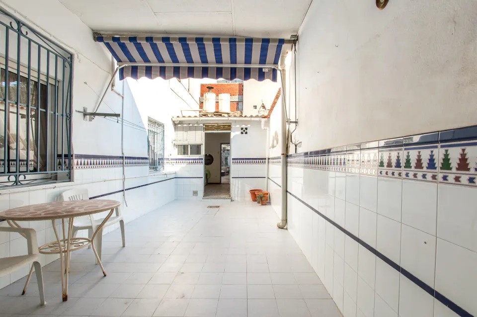 Casa independiente con gran patio y garaje en el centro de Molina de Segura