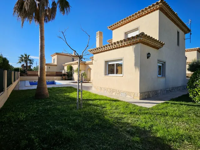 Bonito chalet con piscina y licencia turística a solo 1,5 km