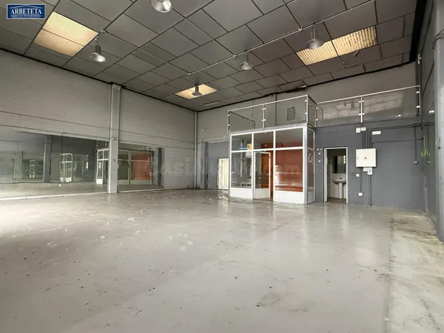 Agencia Inmobiliaria Arbeteta, ALQUILA nave. - foto 3