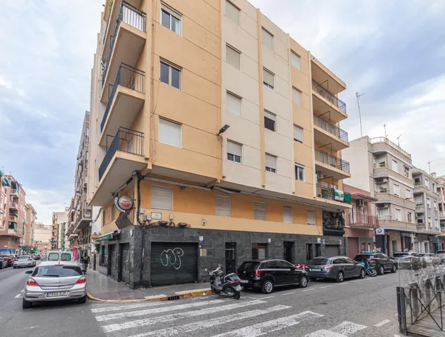 Piso de 4 habitaciones con ascensor en Altabix - Elche — 37