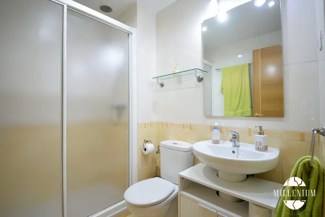 Piso en alquiler en El Puerto (Coslada) · 3 hab. · Urbanización con piscina, garaje y trastero — 18