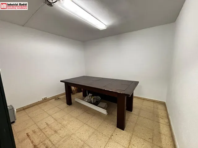 ¡Amplio local comercial con patio y accesibilidad para todos! — 8