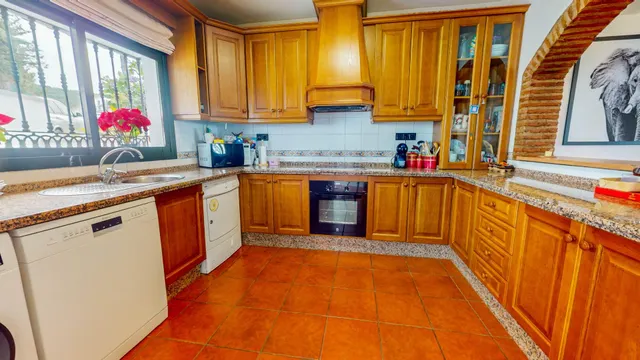 PRECIOSA CASA  A LA VENTA EN BENAHAVIS — 4