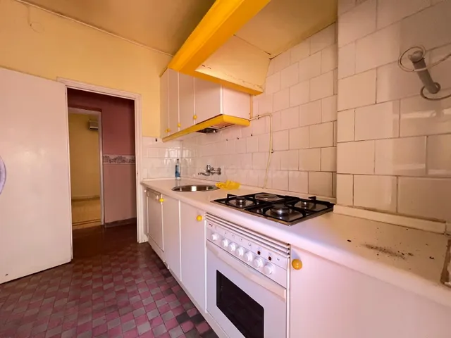 Estupendo piso de 4 habitaciones a reformar en el centro - foto 5