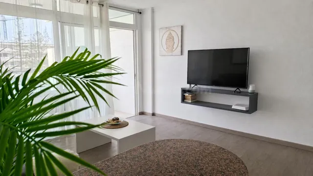 Luminoso apartamento reformado con terraza privada en el cor - foto 3