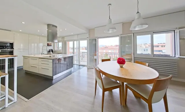 Espectacular ático reformado con terraza privada de 100 m2 en gràcia, Sabadell — 3