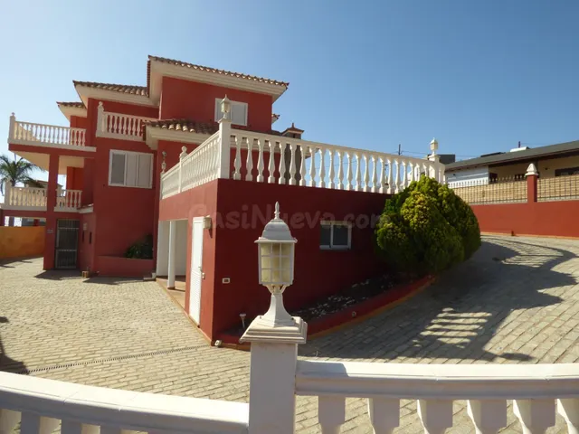 Espectacular Chalet independiente - 5 dormitorios - Araya - 