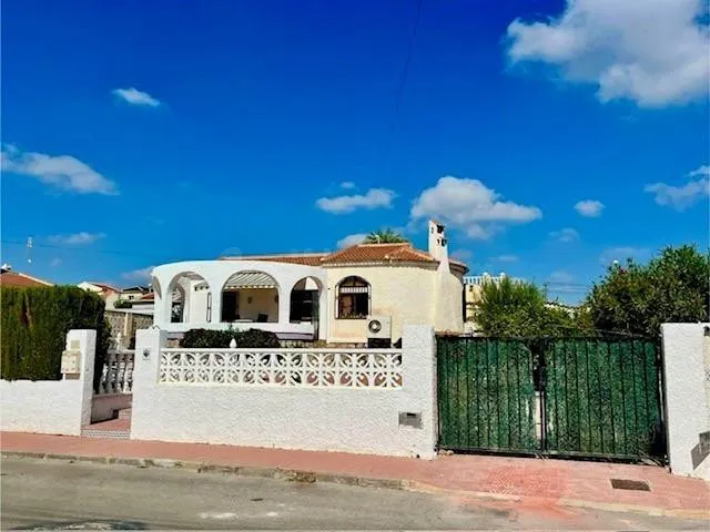 Villa independiente orientada al sur con piscina privada en  - foto 3
