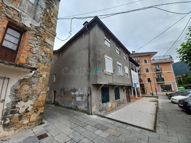 Se vende edificio en Ramales de la Victoria - foto 2