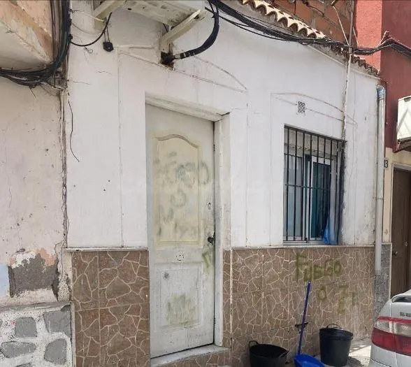 SE VENDE casa adosada OKUPA en C ROQUETAS 11 de Almería - foto 3