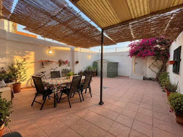 100 m2 de patio. Y sí, la casa también está a la altura