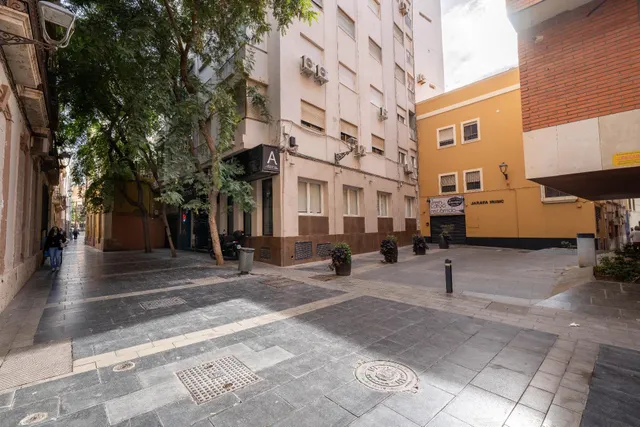 Vivienda en el centro de Almería para reformar. — 17