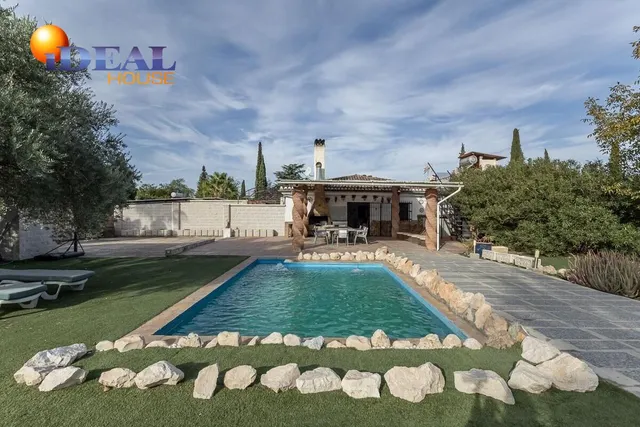 Chalet independiente con pozo propio y placas solares — 2