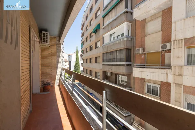 Amplia vivienda en pleno centro de Granada — 46