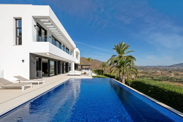 Spectacular Contemporary Villa with Exquisite Quality and Beautiful Views — 49