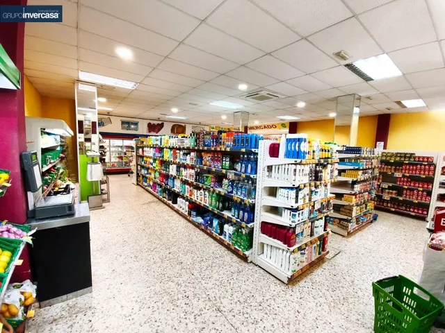 Gran local comercial de 261 m2 situado en zona céntrica de V - foto 2