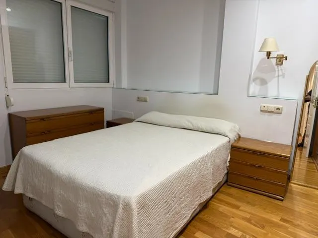 Alquiler de amplio piso en le centro, zona calle correos. — 16