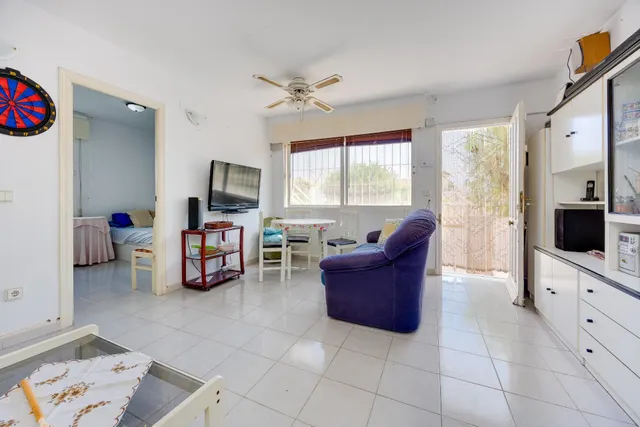 Bungalow con solárium, orientación sur y vistas a la piscina comunitaria — 6