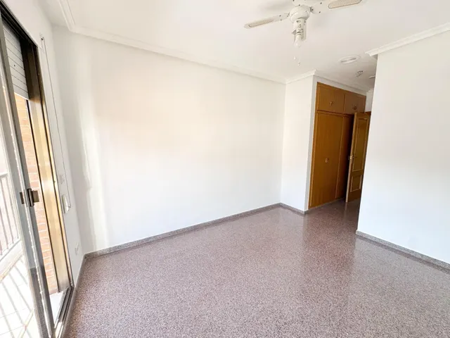 Vivienda esquinera muy luminosa y todo exterior en Petrer — 6