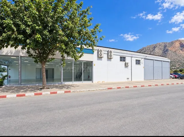 Nave comercial ideal para concesionario en el Polígono Industrial de Orihuela — 3