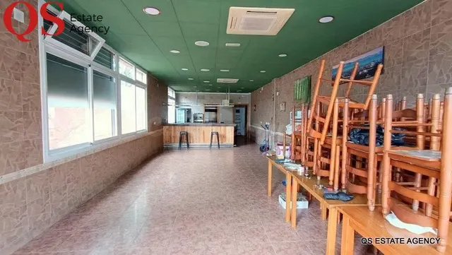 Restaurante totalmente equipado y con licencia activa en el 
