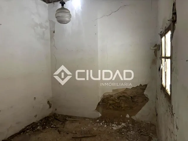 CASA PARA REFORMAR INTEGRAL JUNTO A LAS PILETAS — 8
