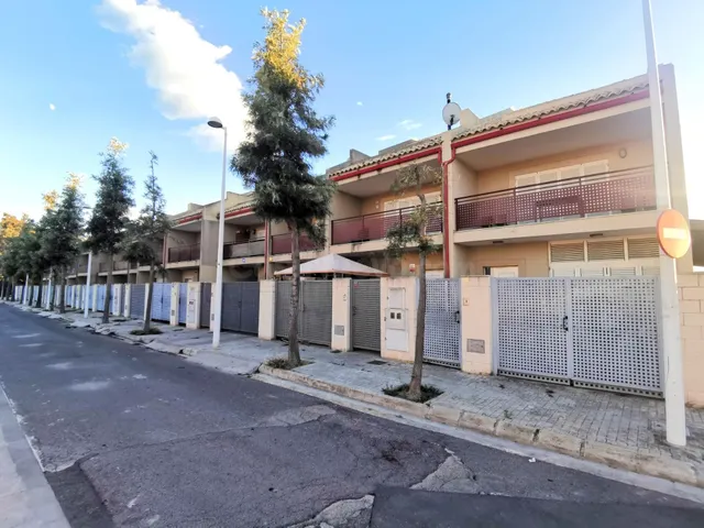 ¡ALQUILER EXCLUSIVO! CASA DÚPLEX EN ZONA RESIDENCIAL EN LA P - foto 3