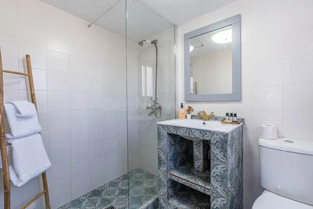Villa exclusiva con piscina privada y casa de invitados independiente — 21