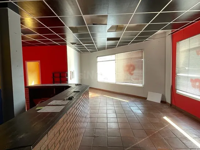 VENTA LOCAL ZONA CUATROVIENTOS — 4