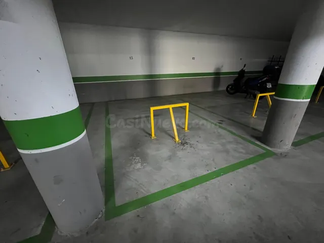 ¡¡ AMPLIA PLAZA DE GARAJE EN PARQUE AZAHARA !! - foto 3