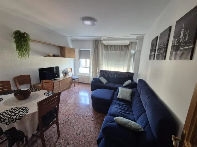 AMPLIO PISO EN ALQUILER PARA ESTUDIANTES ZONA ENSANCHE-VILLA